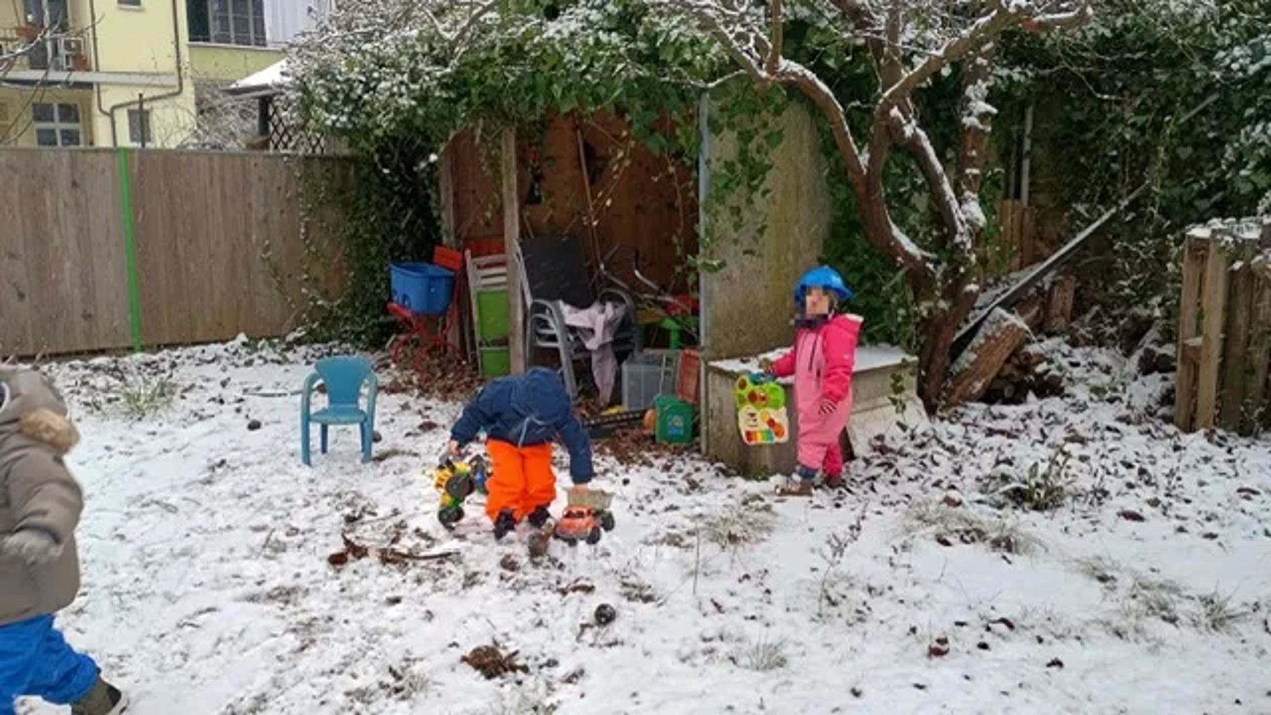 Verschneiter Wintertag rund um die Kita Wunderkiste in Basel