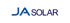 JA Solar Logo in blauer Schrift auf schwarzem Hintergrund.