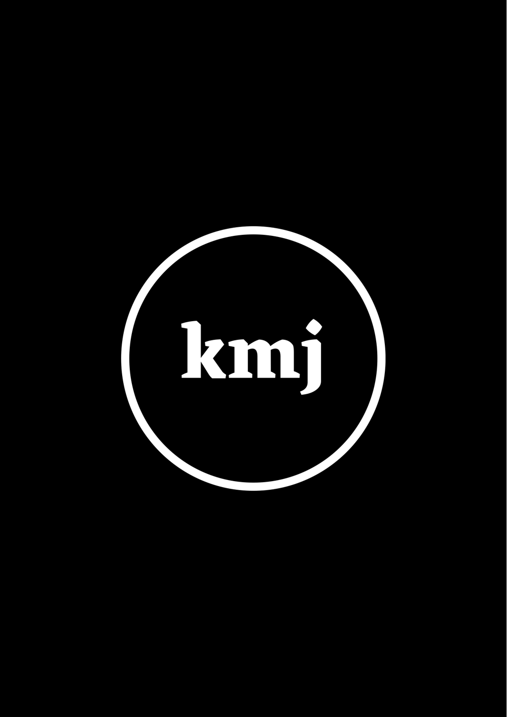 Weißer Kreis mit den Buchstaben "kmj" auf schwarzem Hintergrund.