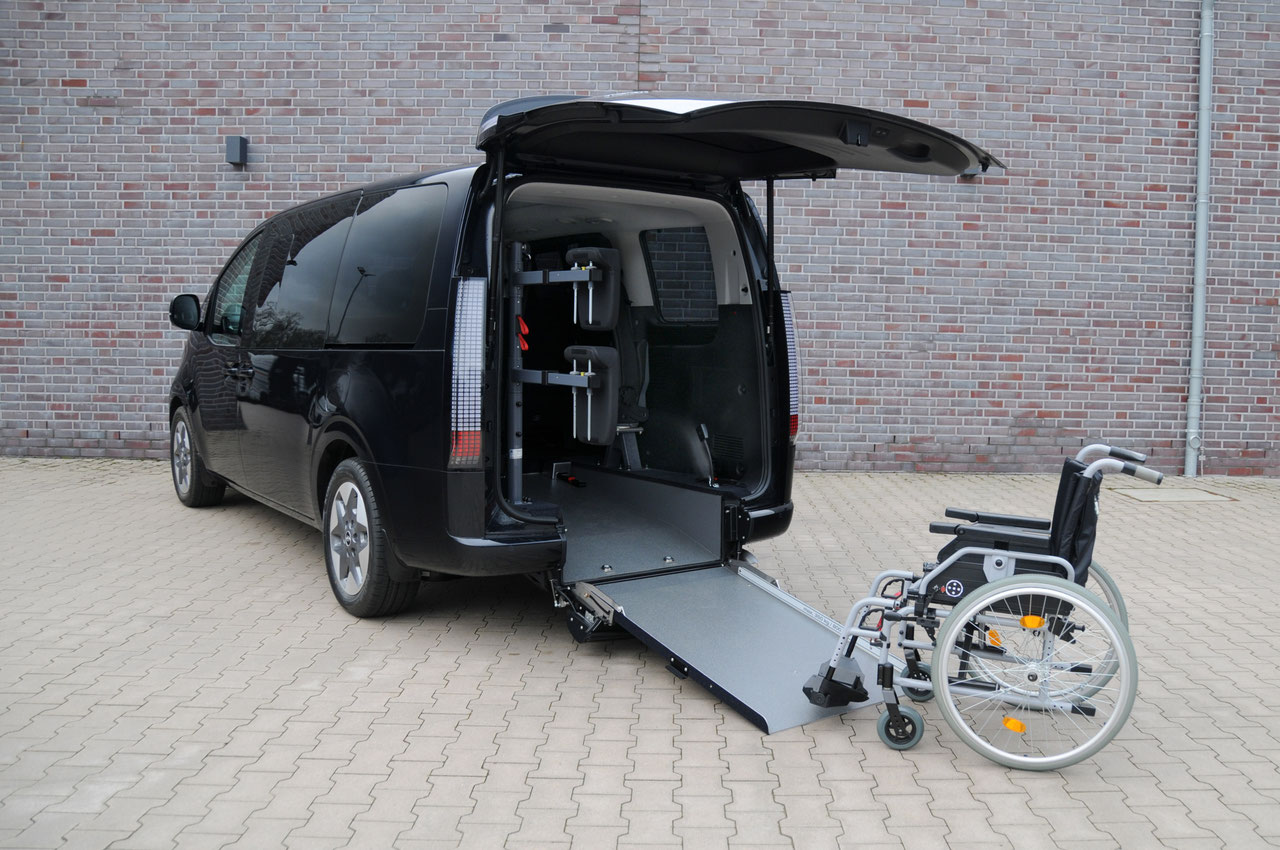Hyundai STARIA mit Heckausschnitt – Bild 1