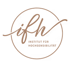 Braunes Logo mit ifh-Schriftzug in einem Kreis, darunter "Institut für Humanistische Psychologie".