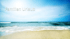 Strand mit Wellen und blauem Himmel; Text "Familien Urlaub" in der oberen linken Ecke.