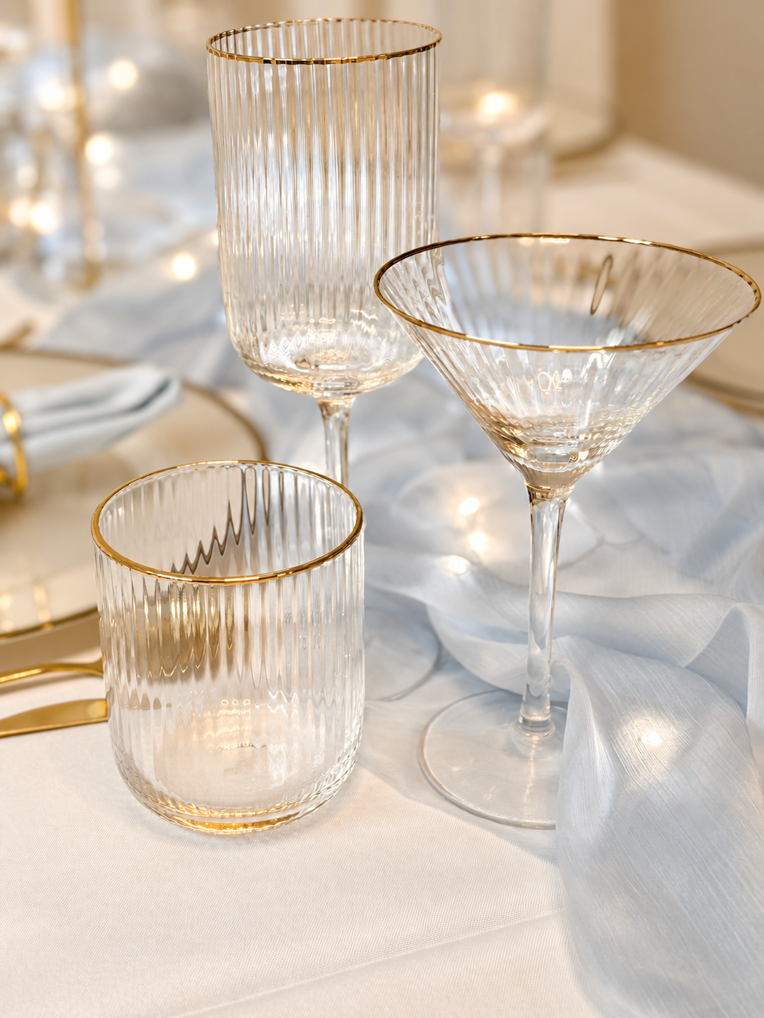Platzteller, Goldbesteck und Gläser zur Miete für Hochzeiten