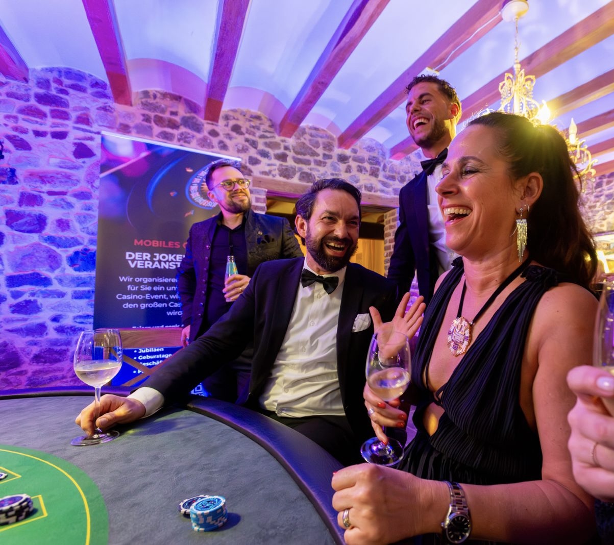 Croupier am Blackjack-Tisch