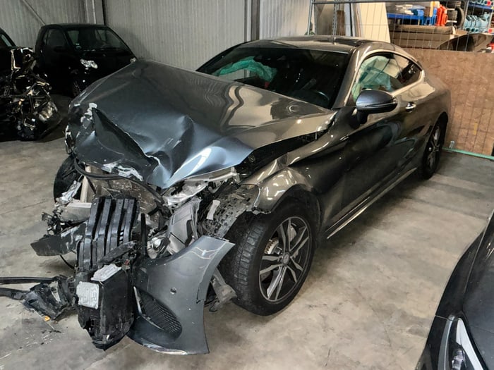 Mercedes Frontalschaden