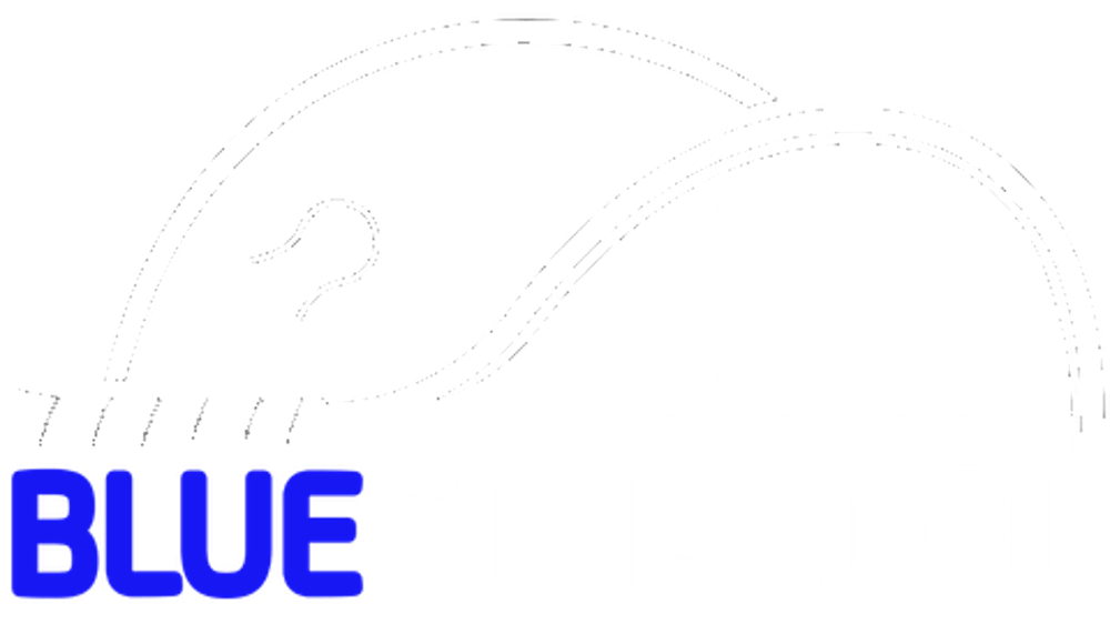 Weißer Padel-Schläger und Ball über blauem Text "BLUE" und weißem Text "SIX PADEL".