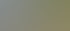 Eine weiße Überdachung über einer gepflasterten Einfahrt neben einem modernen Gebäude mit geöffnetem Tor.