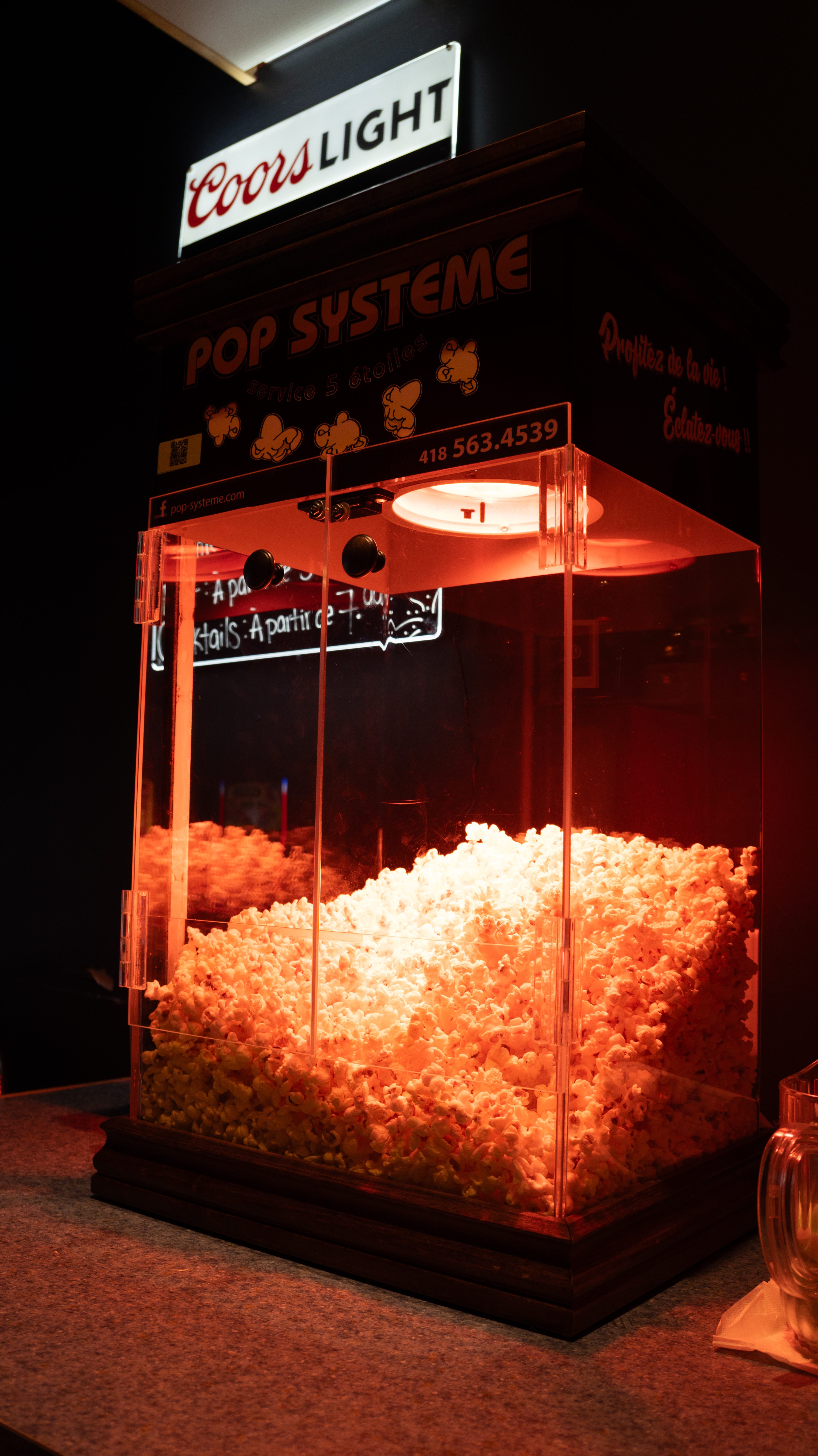 Réchaud à popcorn Pop Système installé dans un bar