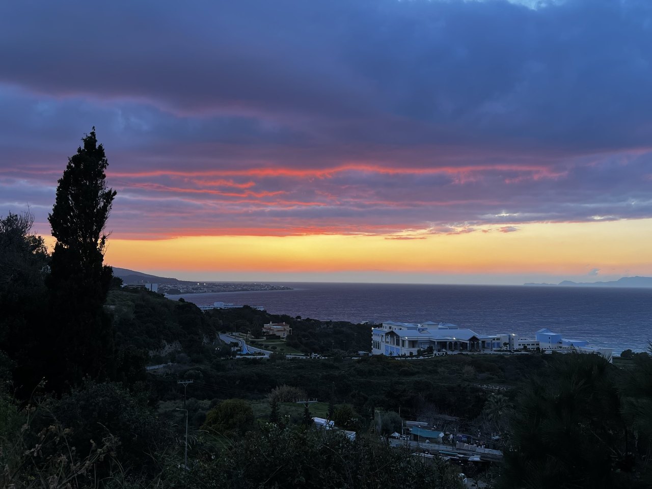 Sonnenuntergang über der Küste von Rhodos