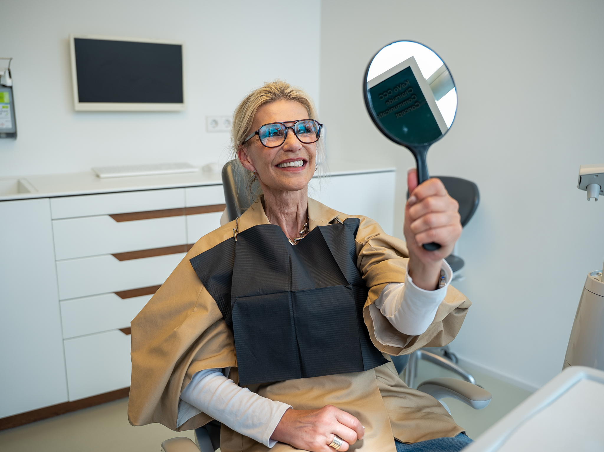 Zahnarztpraxis Dr. Häußermann – Implantate in Bad Cannstatt