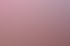 Perosnal - Sieben lächelnde Frauen in rosa Poloshirts stehen hinter oder vor einem Empfangstresen.