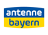 Antenne Bayern Logo: Blauer und gelber Schriftzug auf weißem Hintergrund.