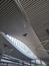 Industriekletterer an der Dachkonstruktion des Duisburger Hauptbahnhofs