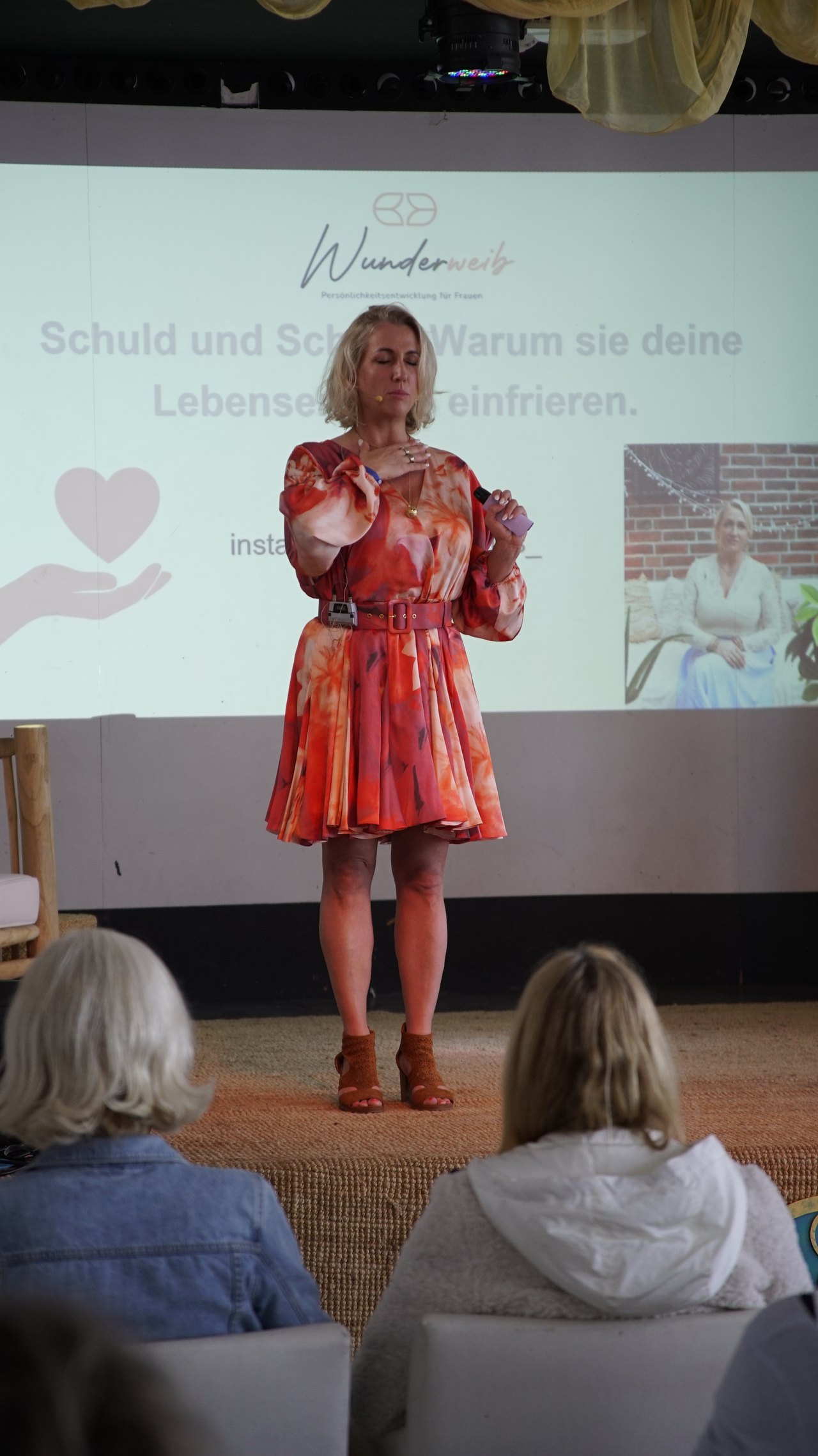 Nathalie Ries im Vortrag
