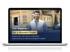 Laptop zeigt Mann und Text: „Vom Zuschauer zum Gewinner – mit System statt Glück! Dein erster profitabler Trade beginnt hier – live!“