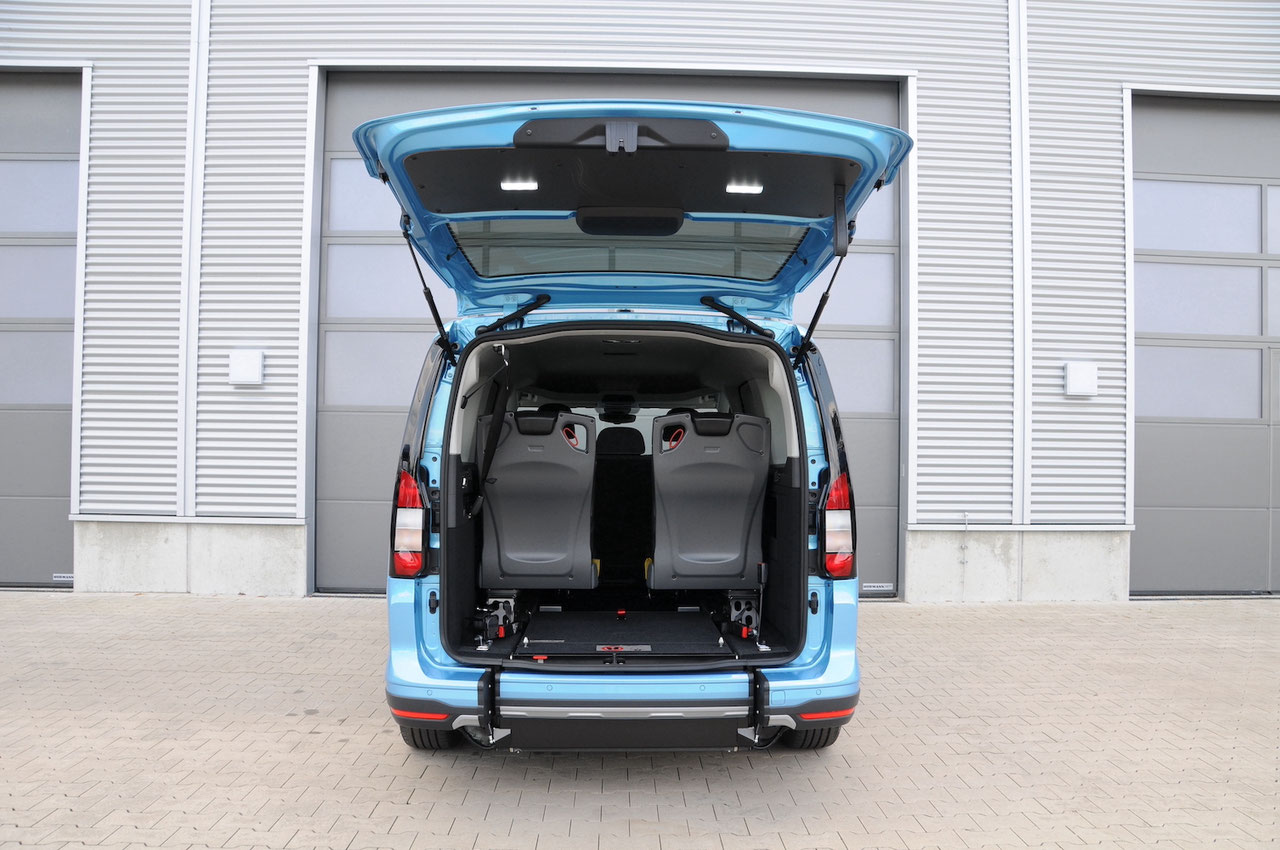 Ford Tourneo Connect mit Heckausschnitt – Bild 9