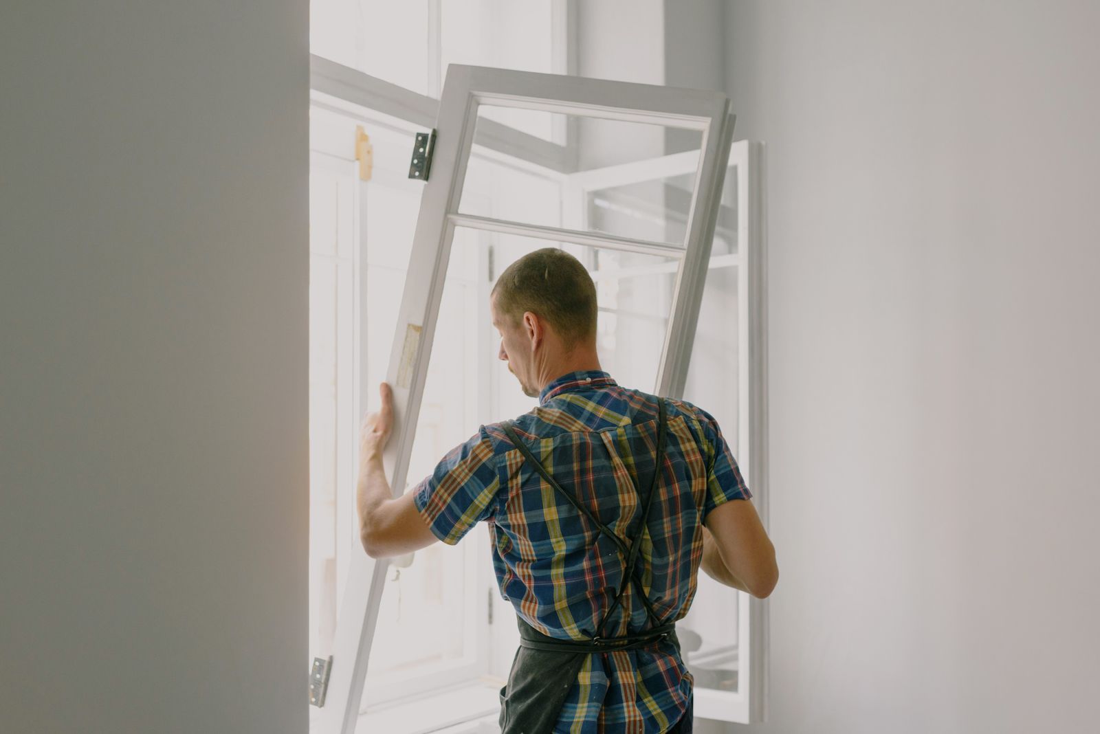 Multi-unit window assembly being set during a replacement project
