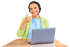 Lächelnde Frau mit Headset am Laptop gibt ein Daumen-hoch-Zeichen vor schwarzem Hintergrund.