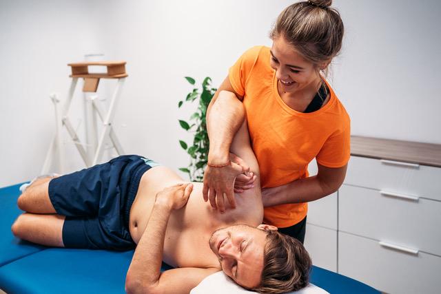 Manuelle Therapie in der Praxis Physioproaktiv Mitte