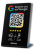 Schwarzer Tischaufsteller mit Google-Logo, QR-Code zum Bewerten auf Google, fünf Sternen und der Aufschrift "SERVED.".