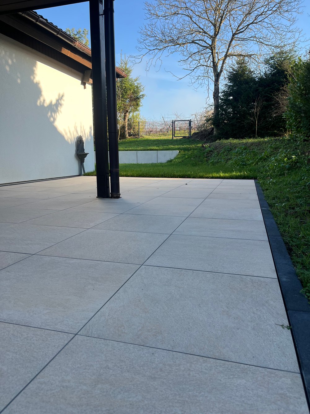 Neue Terrasse aus Verbundkeramik