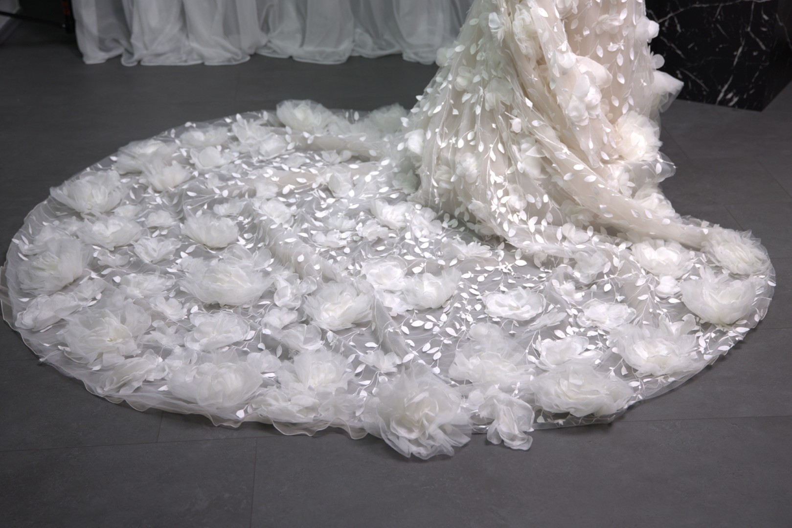 Klassisches Prinzessinnen-Brautkleid mit weitem Tüllrock