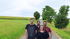 Gruppenbild der Beteiligten der Wahlheimat Oberdachstetten. Im Hintergrund ein Landschaftsbild aus der Gemeinde Oberdachstetten.