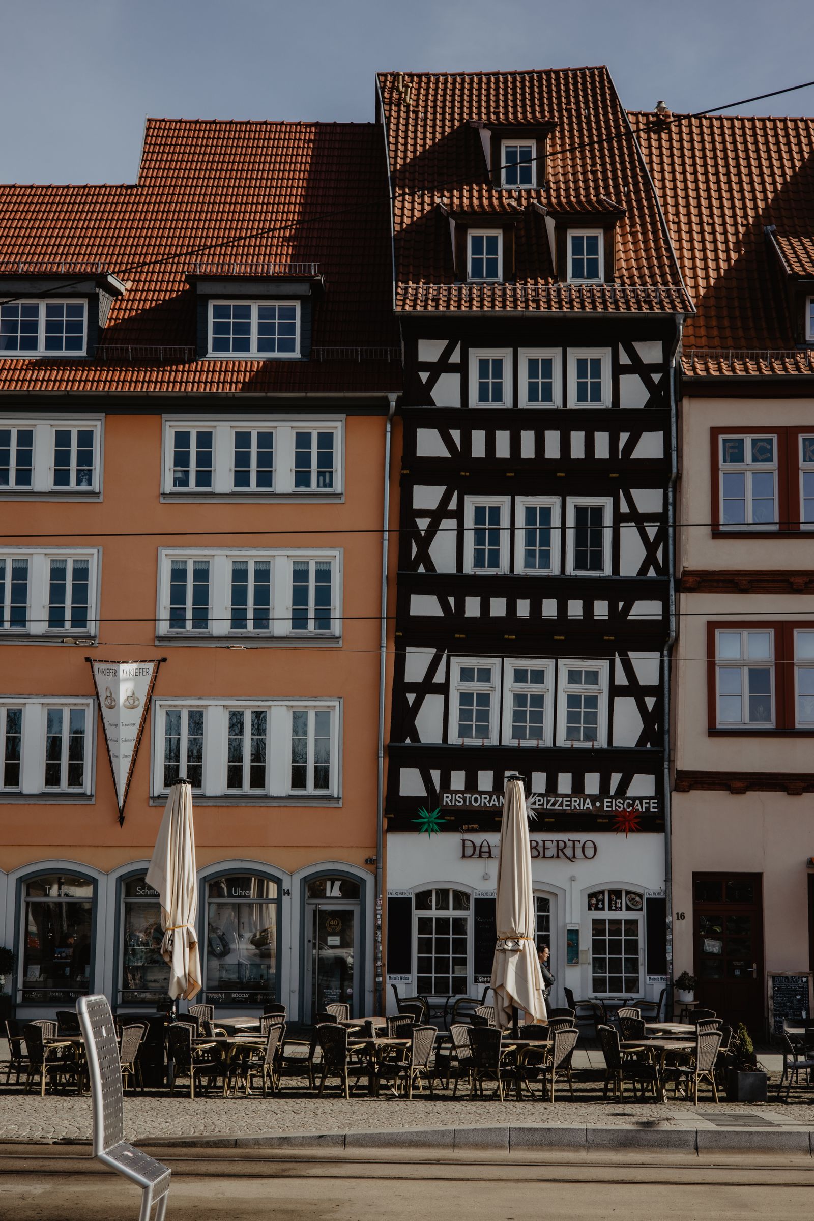 Fachwerkhäuser mit Cafés in der Erfurter Altstadt