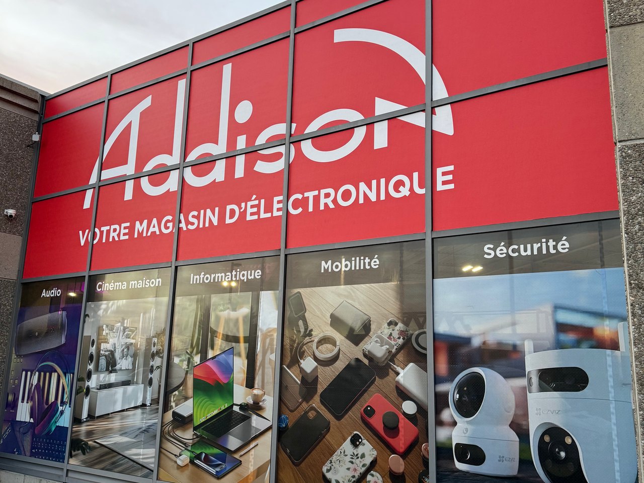 Devanture commerciale habillée de solutions visuelles