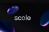 
Das Bild zeigt den Schriftzug "scale" in Weiß auf einem dunklen, fast schwarzen Hintergrund. Drei flache, runde Scheiben mit schillernden blauen, violetten und magentafarbenen Rändern schweben um das Logo herum, was eine futuristische und dynamische Ästhetik erzeugt.
