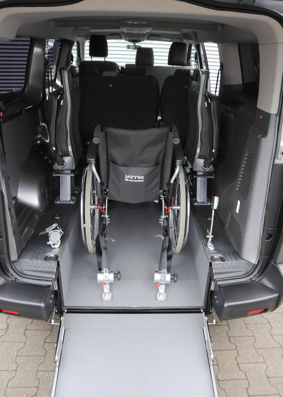 Toyota Proace Electric mit Heckausschnitt – Bild 8