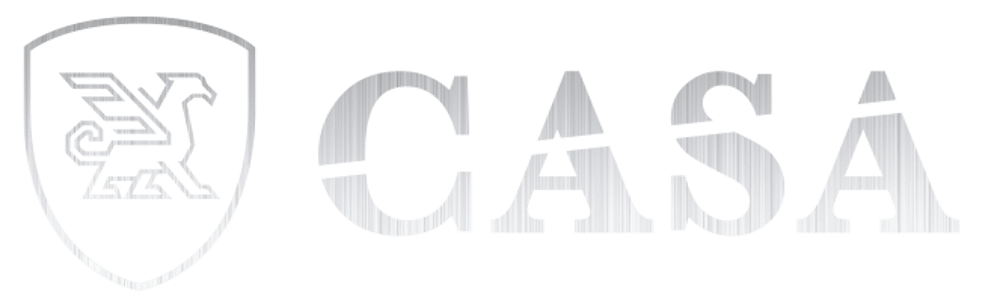 Silbernes Logo mit einem Greif auf einem Schild und dem Wort "CASA" in Großbuchstaben.