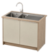 Küchenspüle mit Doppelbecken aus Edelstahl auf einem hellen Holzunterschrank mit beigen Fronten und silberner Armatur.