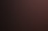 Nahaufnahme eines Gesäßes in einem rosafarbenen Spitzenunterhöschen vor dunklem Hintergrund.