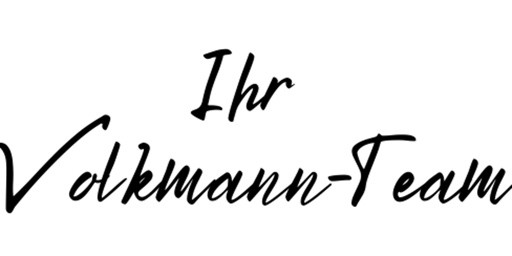 "Ihr Volkmann-Team" in schwarzer Schreibschrift auf dunkelgrünem Hintergrund.