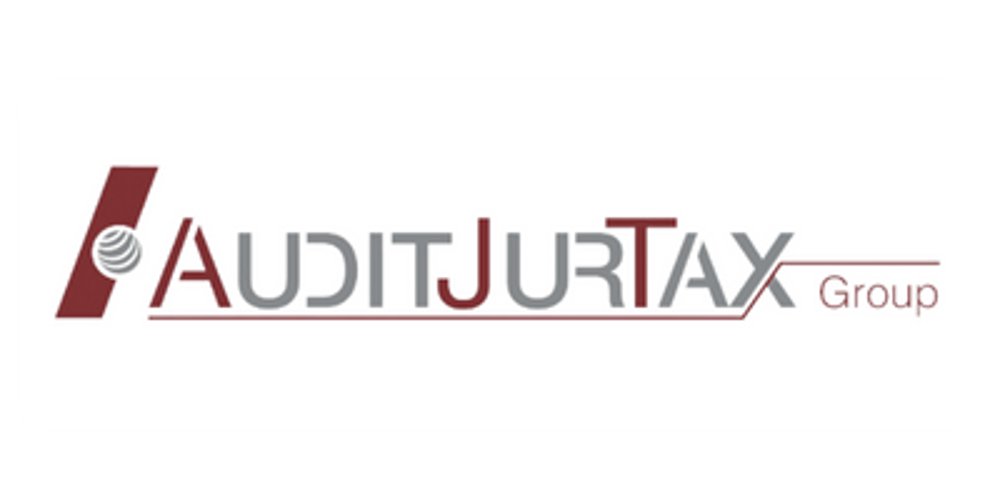 Logo der AuditJurTax Group mit rotem "A" und "J" sowie einem stilisierten Globus.