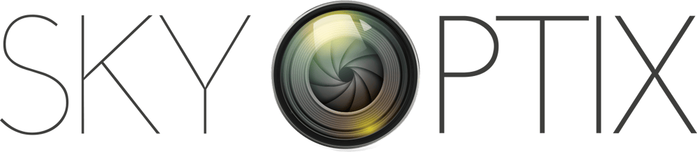 Der Text „SKY OPTIX“ ist mit einer Kamera-Blende als „O“ dargestellt.
