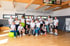 Physiotherapeuten Team von LANDphysio im Gymnastikraum mit Pezzibällen, Therabändern und einem Skelett. Das Team mit guter Laune.