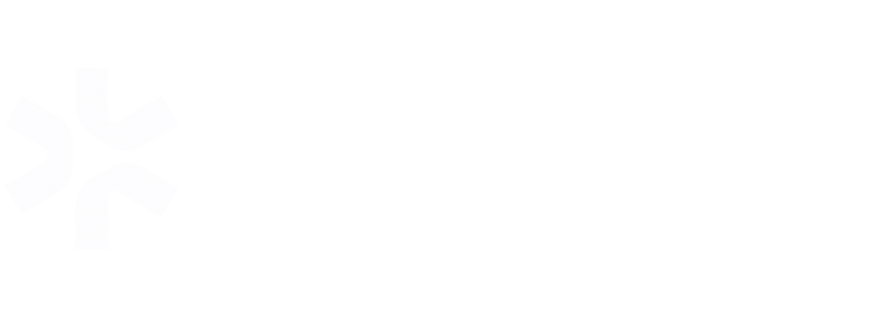 Adcomly-Logo mit dem Text "your partner in e-commerce growth" darunter.