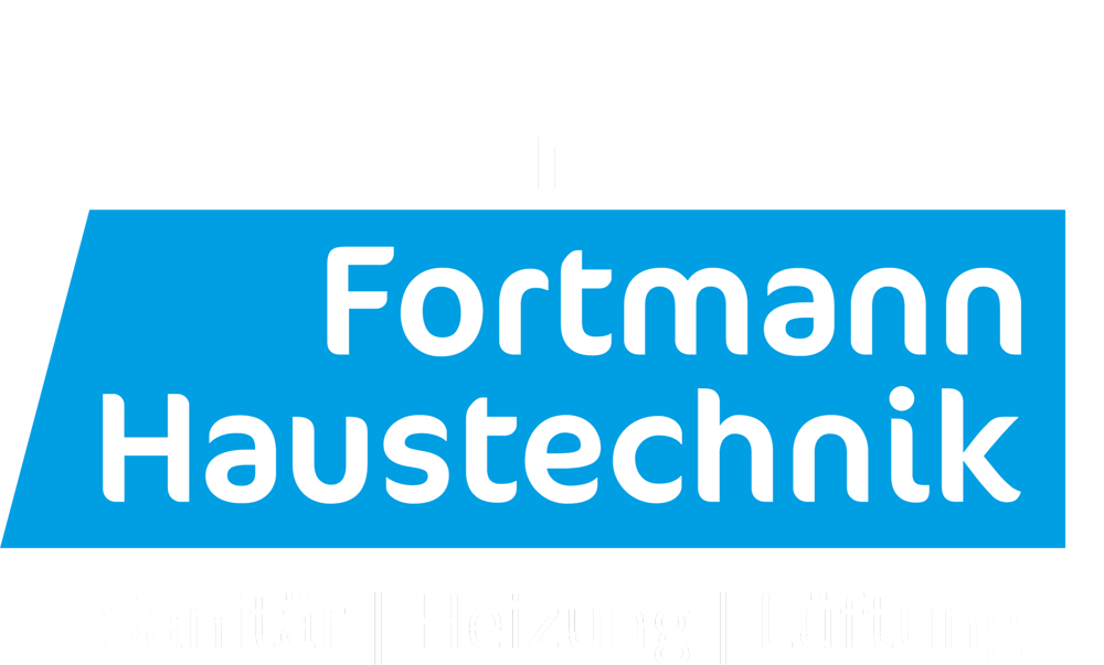 Logo Fortmann Haustechnik: Schriftzug in Blau und Weiß mit stilisiertem Hausdach.