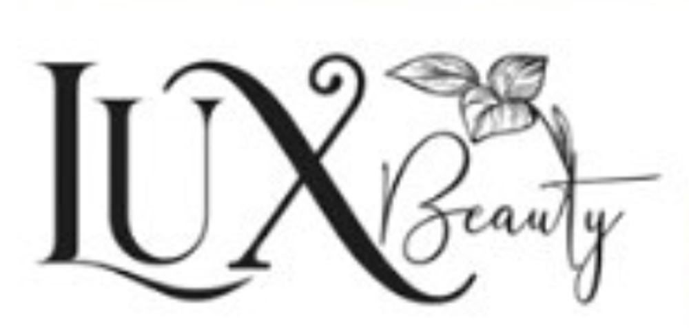 Schwarzes "NK" Logo über "NK BEAUTY & PMU Academy" Text mit einer goldenen Linie.