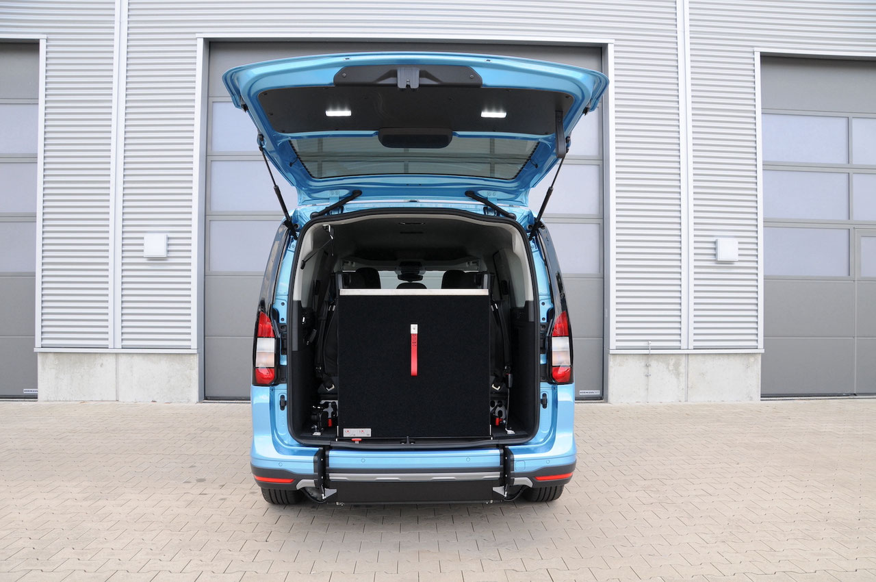 Ford Tourneo Connect mit Heckausschnitt – Bild 5