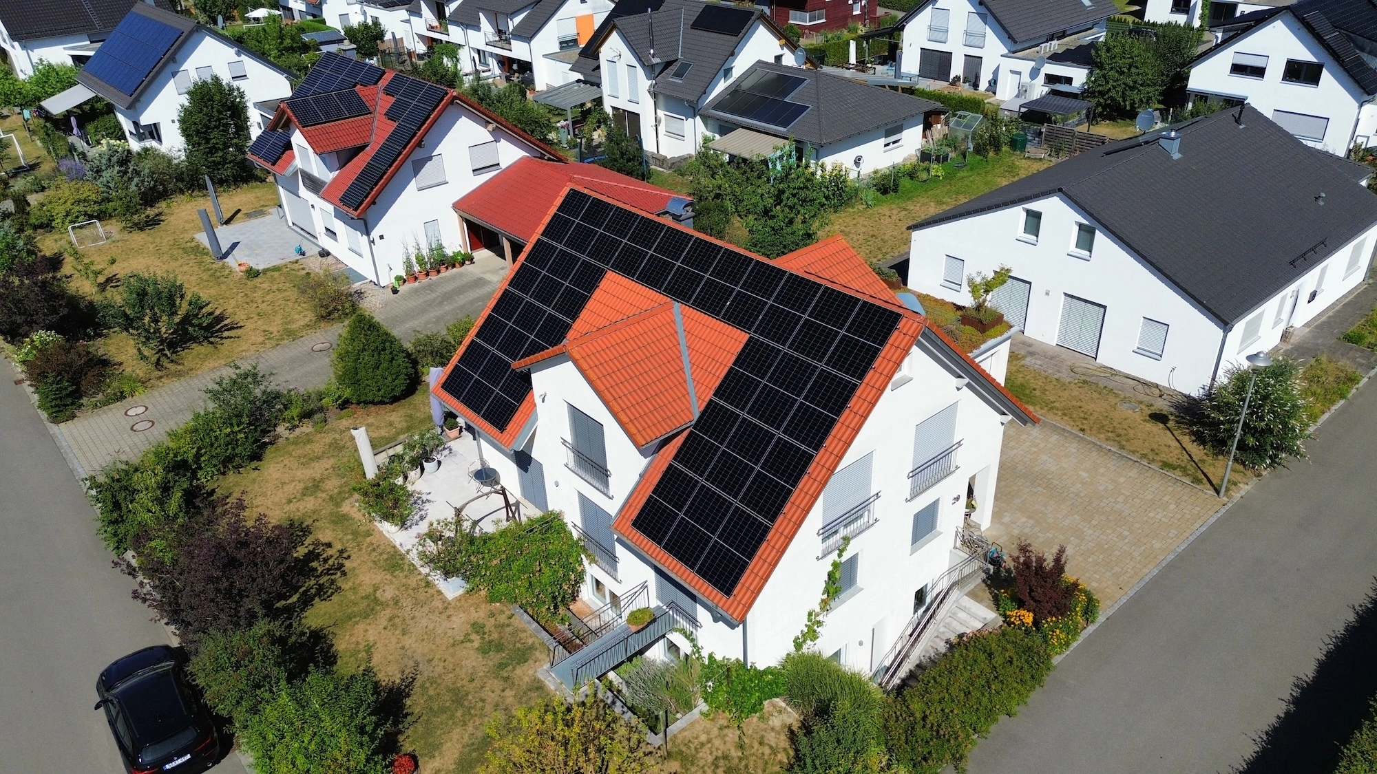 Photovoltaikanlage aus der Drohnenperspektive