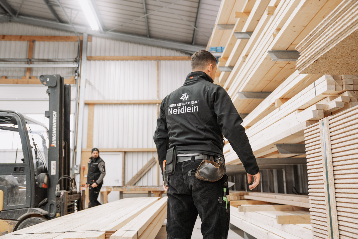 Zimmerei Neidlein bei der Arbeit auf der Baustelle