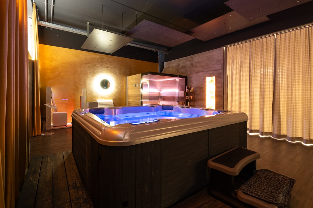 Whirlpool in der Ausstellung von H2 Wellness in Sulgen