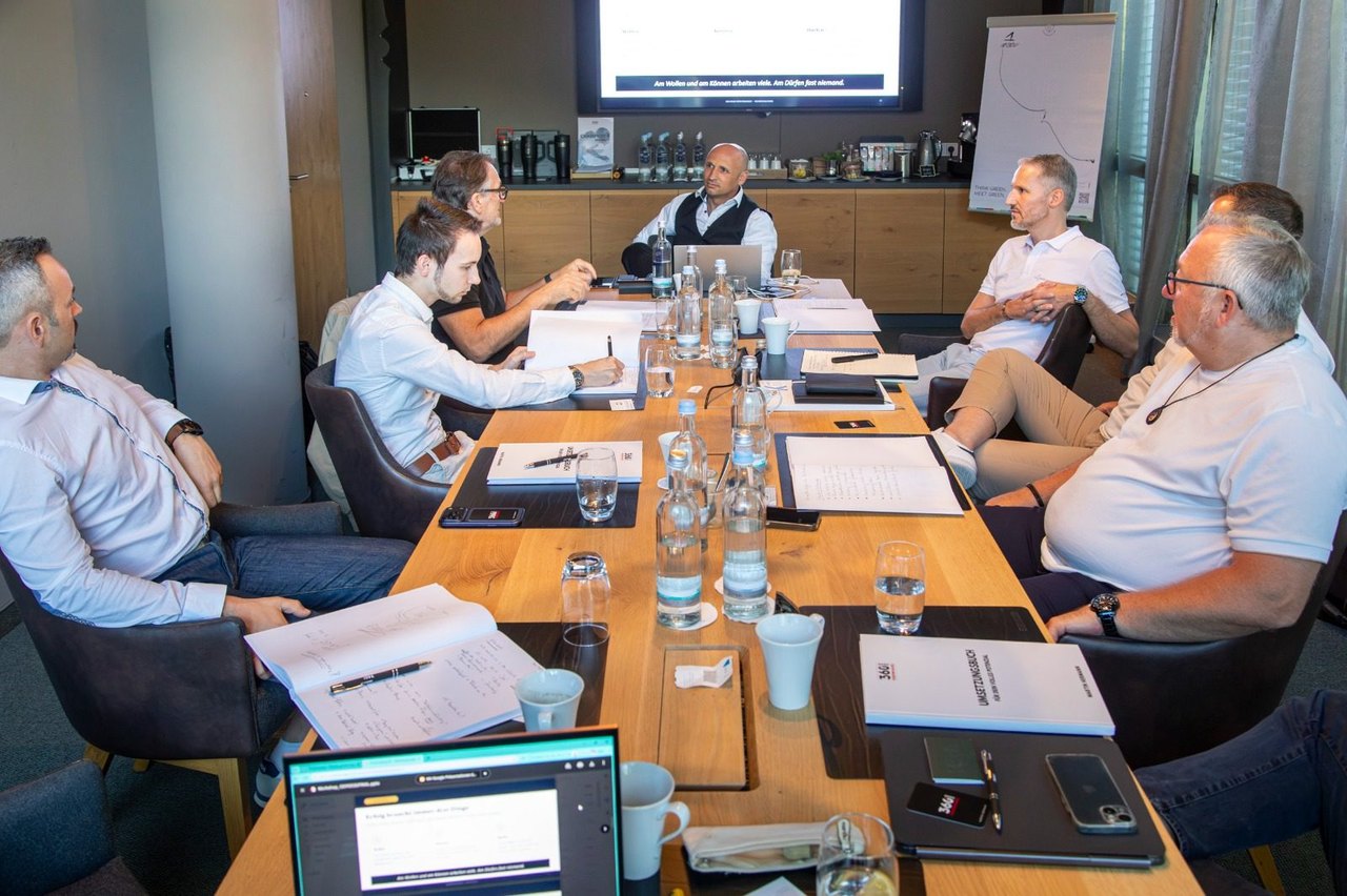 Gruppenarbeit am Tisch