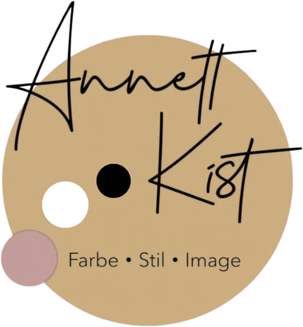 Logo "Annett Kist", mit drei Farbpunkten (weiß, schwarz, rosa) und dem Text "Farbe • Stil • Image".