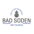 Graues Logo "BAD SODEN AM TAUNUS" mit blauem Schriftzug "QUELLE DER GESUNDHEIT" und Tropfen-Symbol auf dunkelgrünem Hintergrund.