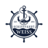 Ein dunkelblaues Logo mit Anker, Steuerrad, Seil und den Texten "EST. 1954 SCHIFFFAHRT WEISS".