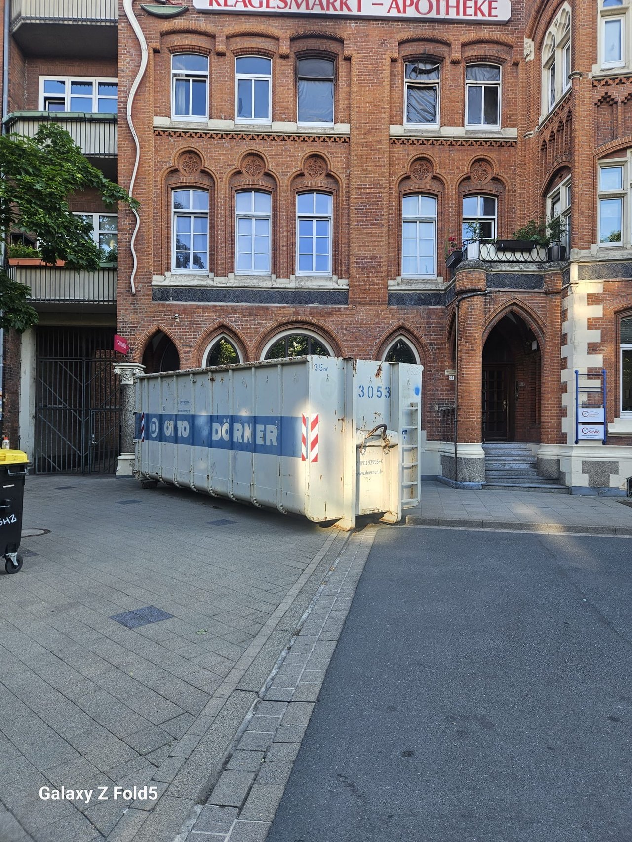 Abrollcontainer mit 35 Kubikmetern für die fachgerechte Entsorgung in Hannover